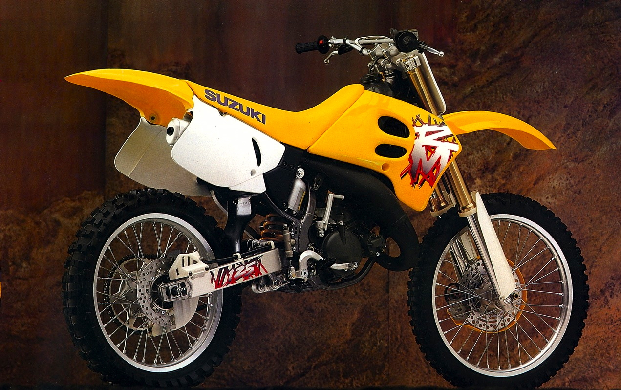 “Maxxis Tires” Classic Steel 151 2001 Suzuki RM125 PulpMX